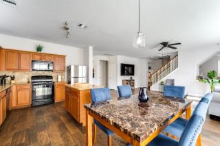 Fabulous & Stylish 4BR w Pool Table and Space to Chill - 7