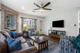 Brookside Getaway - Spacious Sunroom - 8