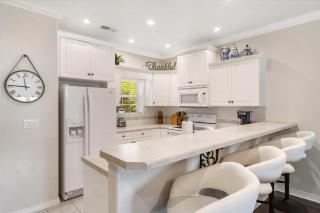 Kings Hideaway - Near DT - Branson - 1