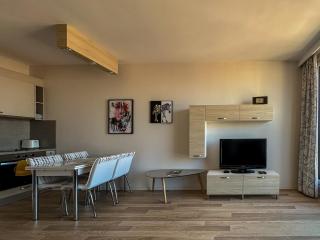 Quiet & Comfortable Urban Retreat - 4