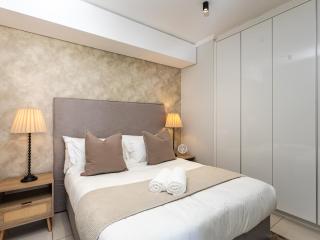 Elcaro Luxe Suite at The Ellipse - 5