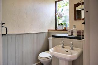 Finest Retreats - Pandy Farmhouse - 2