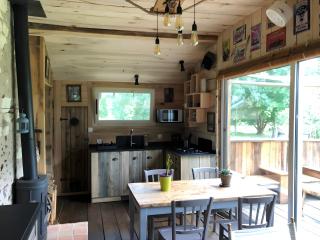 Cabane Au Bord D'un Étang - 2