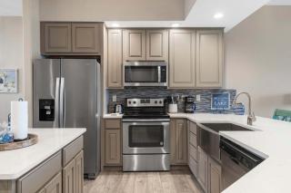 It's a Good Life - Stunning Lake Views - 1