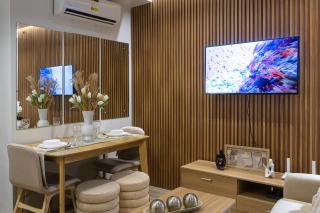 The Fifth By Belabeu - a stylish one-bedroom unit at Mesavirre Garden Residence - 3