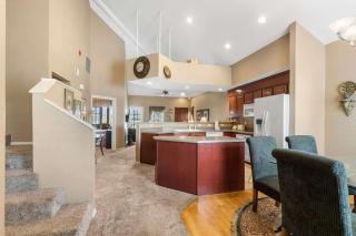 Glory Daze - Overlooking the Golf Course - 4