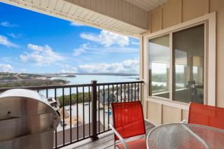 Majestic Lakeview Escape - Stunning Lake Views - 0