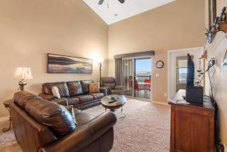 Majestic Lakeview Escape - Stunning Lake Views - 8