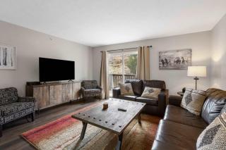 Urban Farmhouse - Refreshing Pool - 9