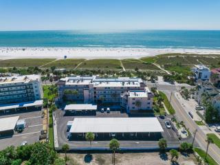 Sunset Royale - 214 - 6