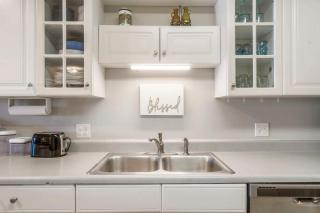 Poolside Oasis at the Pointe - 2BR Condo Minutes From Table Rock Lake - 2