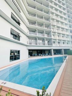 City SkyView - Level 24 - Pool - Lush Residences - 2