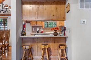 Milby Hideaway with On-site Amenities - 1