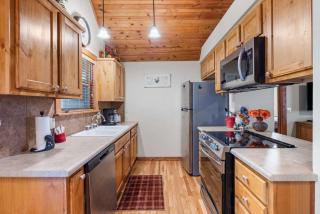 Milby Hideaway with On-site Amenities - 1