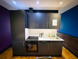 Modern one bedroom flat in central location - 3