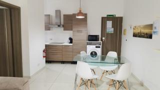 Hampton Court, Block C, n.2 - 4