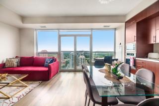 Breathtaking View 1Bd & Den Apartment - 0