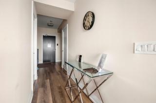 Breathtaking View 1Bd & Den Apartment - 8