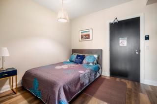 Breathtaking View 1Bd & Den Apartment - 7