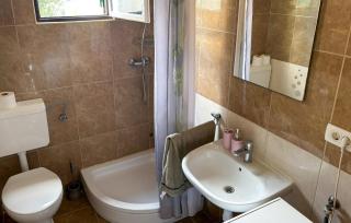 4 Bedroom Stunning Apartment In Makarska - 2