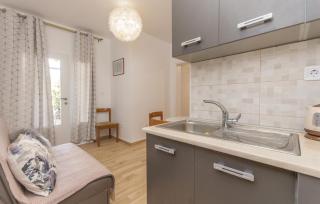 2 Bedroom Nice Apartment In Turanj - 7