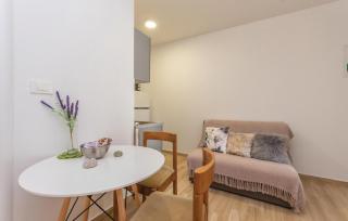 2 Bedroom Nice Apartment In Turanj - 8