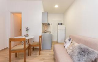 2 Bedroom Nice Apartment In Turanj - 3