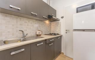 2 Bedroom Nice Apartment In Turanj - 2