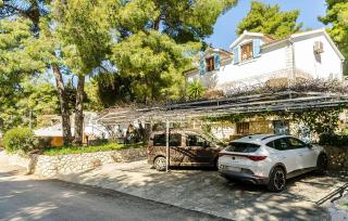 Beautiful Apartment In Ivan Dolac With Wifi - 0