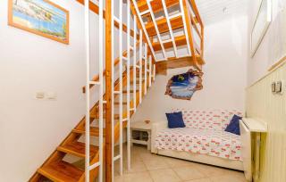 Beautiful Apartment In Ivan Dolac With Wifi - 7