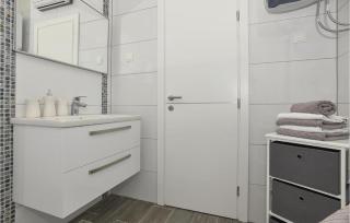 1 Bedroom Beautiful Apartment In Makarska - 1