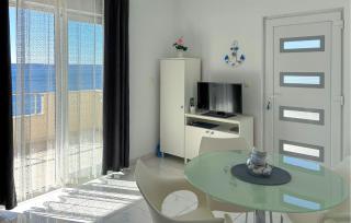 1 Bedroom Lovely Apartment In Podgora - 8