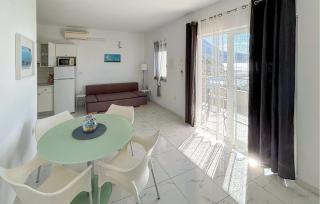 1 Bedroom Lovely Apartment In Podgora - 7