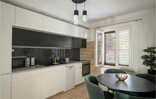 2 Bedroom Stunning Apartment In Podstrana - 8