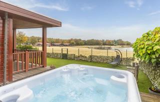 4 Bedroom Cozy Home In Erm - 9