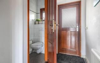 4 Bedroom Cozy Home In Erm - 3