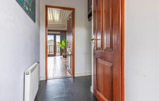 4 Bedroom Cozy Home In Erm - 2