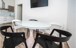 Awesome Apartment In Podstrana With Wifi - 2