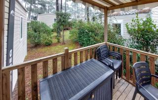 Stunning Stacaravan In Saint-Julien-En Born - 2