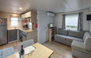 Stunning Stacaravan In Saint-Julien-En Born - 8