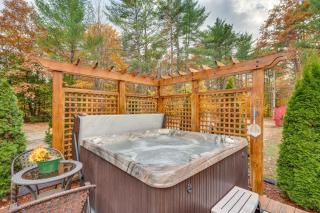 White Mountains Home with Hot Tub - Walk to Town! - 8