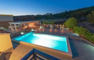 Gorgeous Home In Ugljane With Private Swimming Pool, Can Be Inside Or Outside - 0