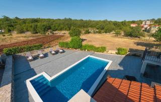 Stunning Home In Ugljane - 4