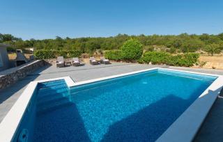 Gorgeous Home In Ugljane With Private Swimming Pool, Can Be Inside Or Outside - 3