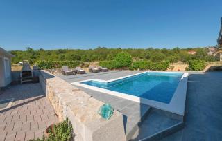 Gorgeous Home In Ugljane With Private Swimming Pool, Can Be Inside Or Outside - 2