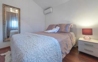 Gorgeous Home In Ugljane With Private Swimming Pool, Can Be Inside Or Outside - 5