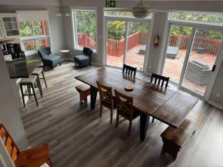 5 Bedrooms, Mountain Views, Steps from Blue Mountain Village, Hot Tub, BBQ - 4