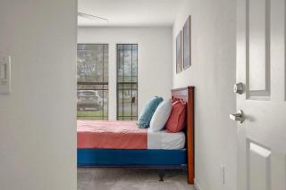 4BD 2 MI to USF Free Pool + 24 Hour Gym - 7