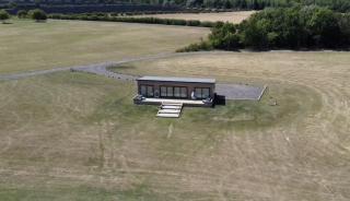 Phoenix Lodge - Luxury 2 ensuite bedrooms, lakeside views - 9