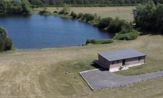 Phoenix Lodge - Luxury 2 ensuite bedrooms, lakeside views - 8